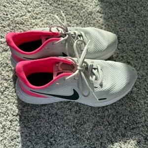 Nike tennis shoes